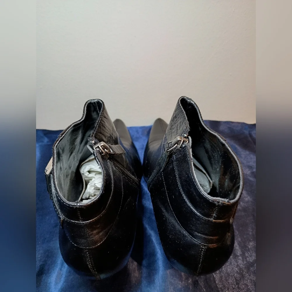 ann marino Women's Sigh Low Leather Bootie Size 7.5 M